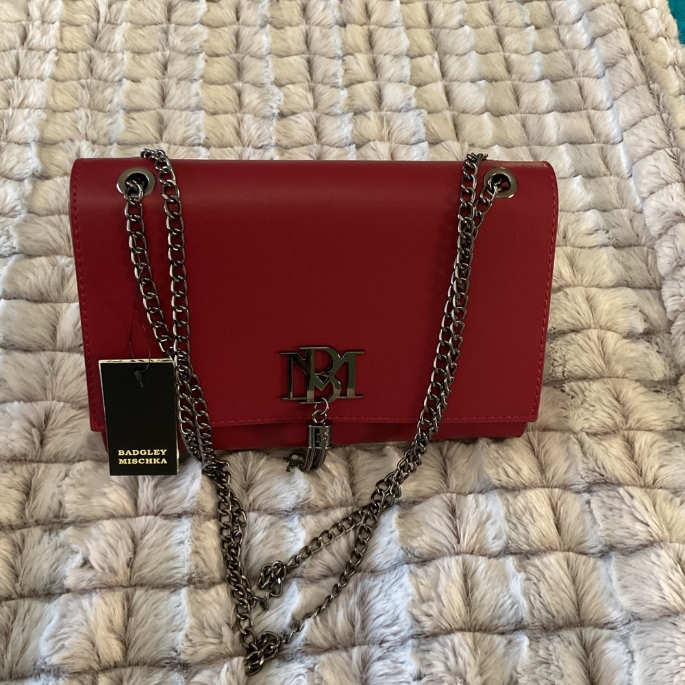 BNWT. Badgley Mischka Crimson Crossbody Bag with a Black Gunmetal Chain